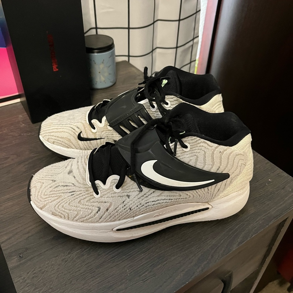 Nike Air Zoom basketball shoes